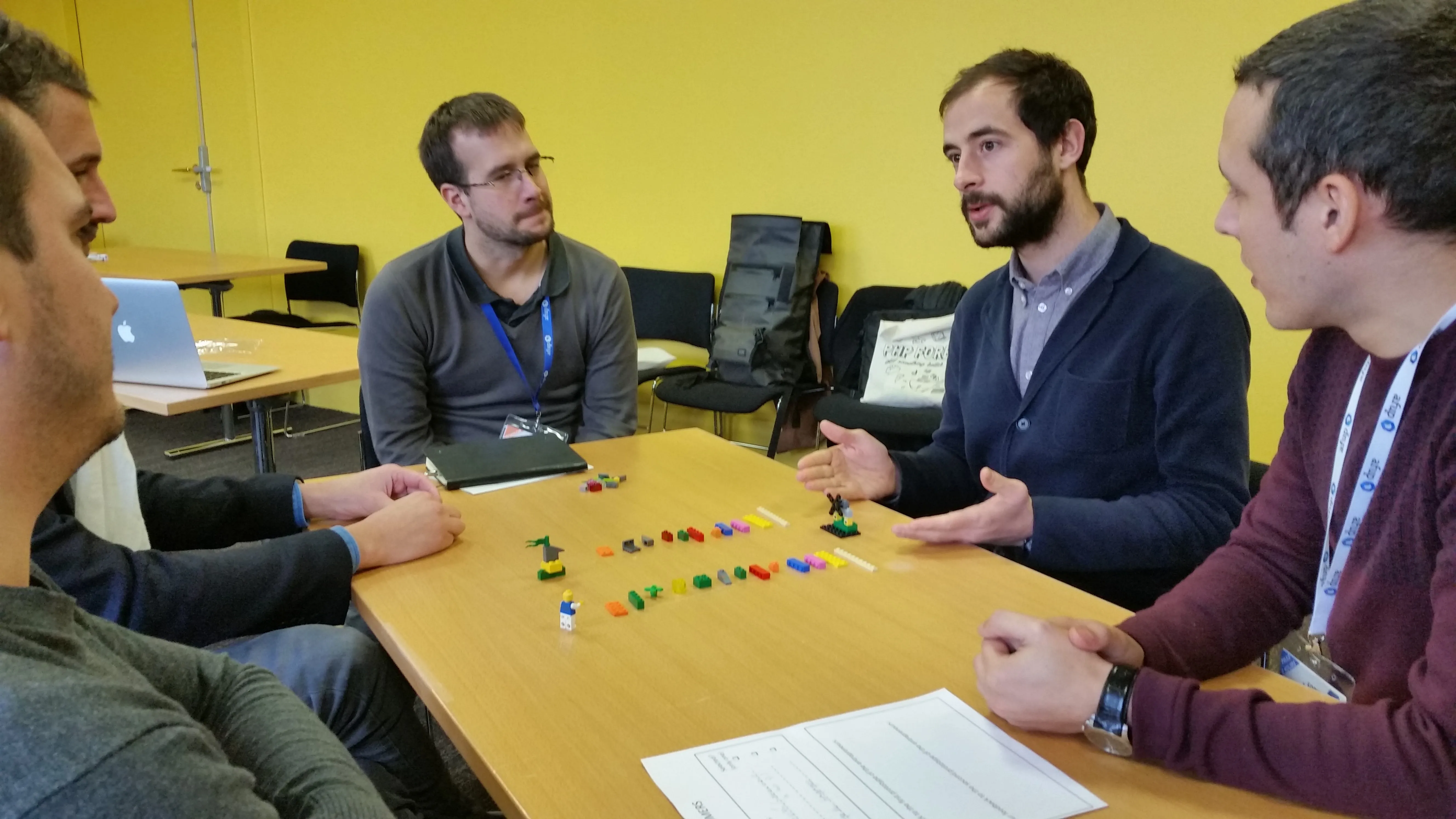 Utilisation de kits Lego Serious Play au cours du Lean Startup Simulation