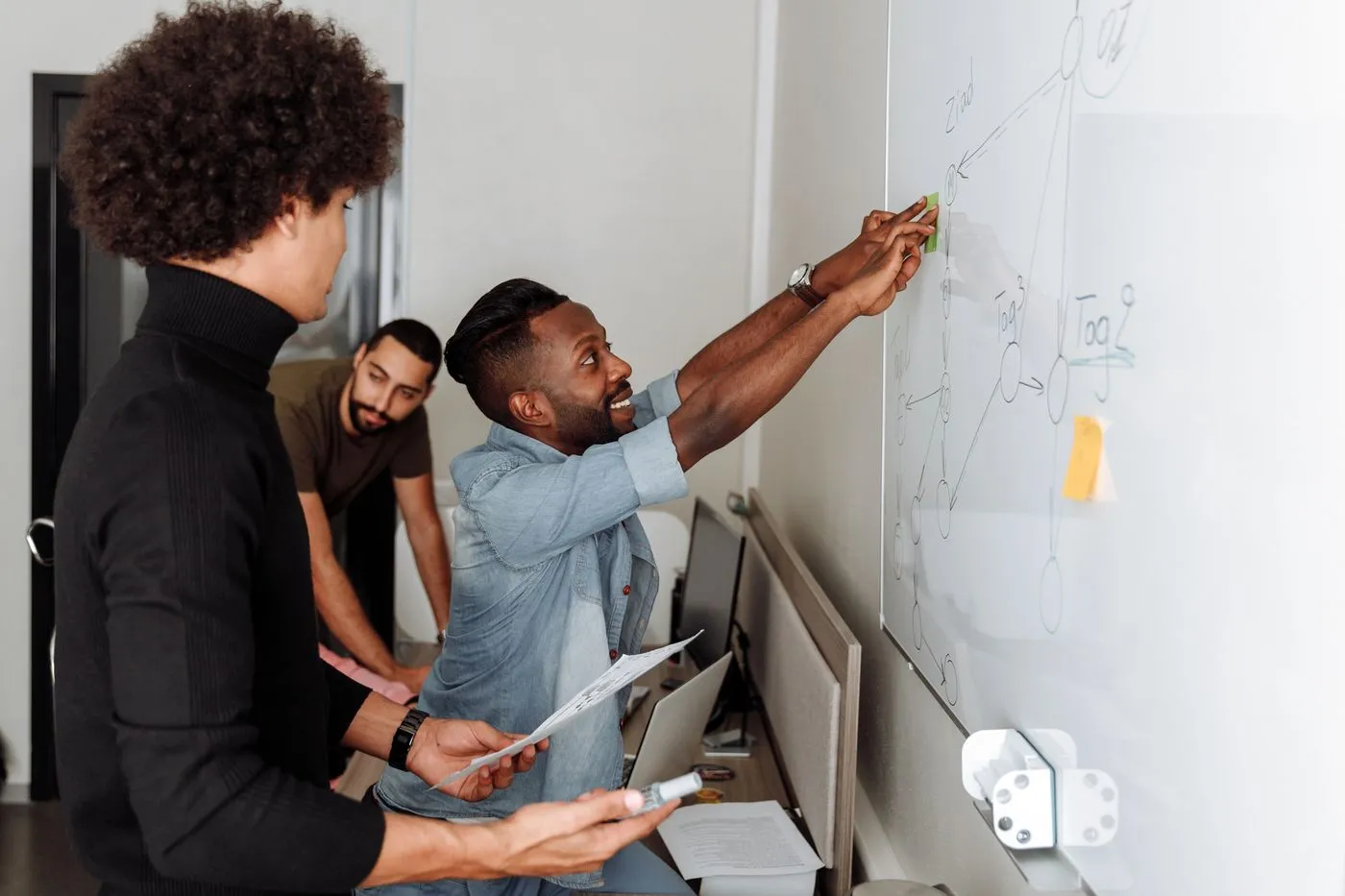 A developer maps out the relationships between components on a whiteboard