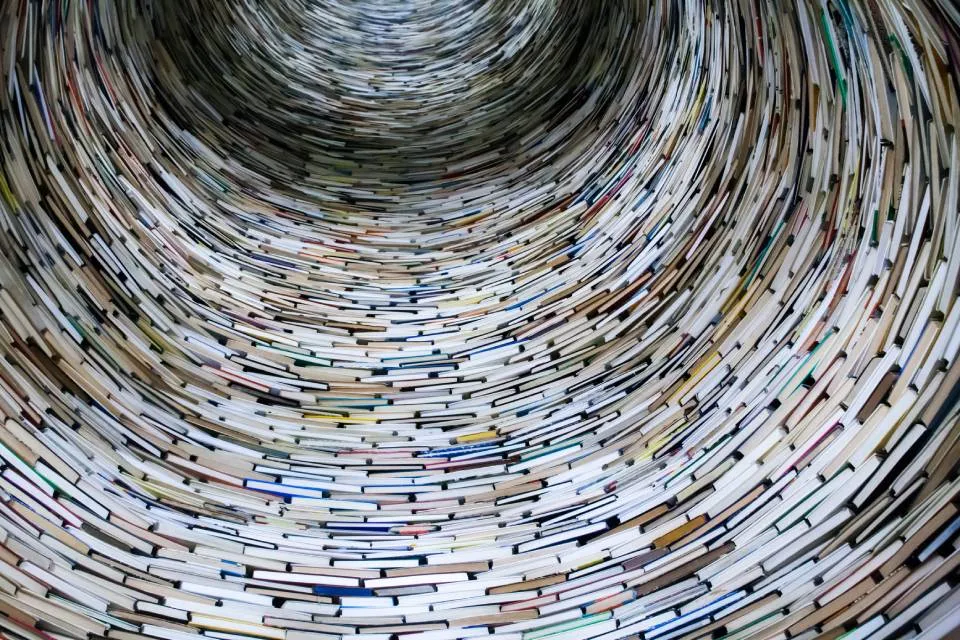 Book wormhole of infinite knowledge