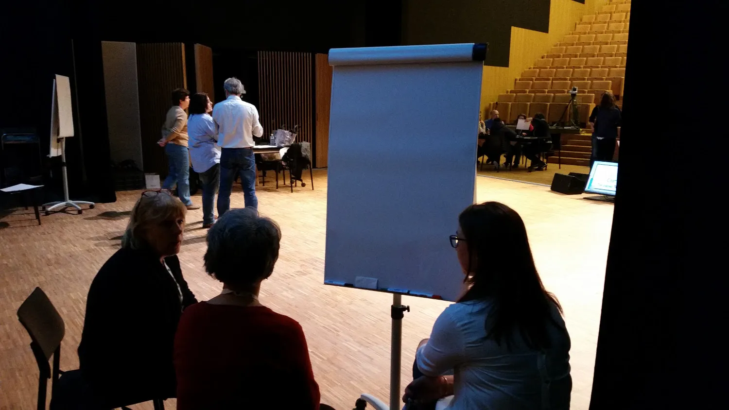 Les artistes attendent les instructions